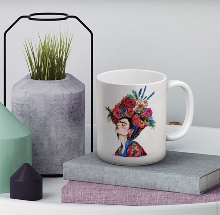Frida Kahlo auf weisser Tasse